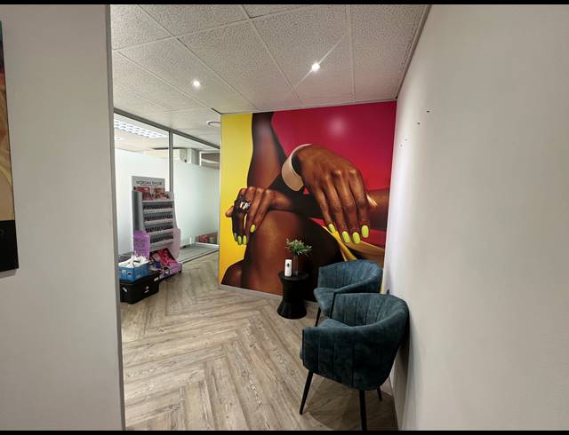 95M² OFFICE TO LET IN HYDE PARK